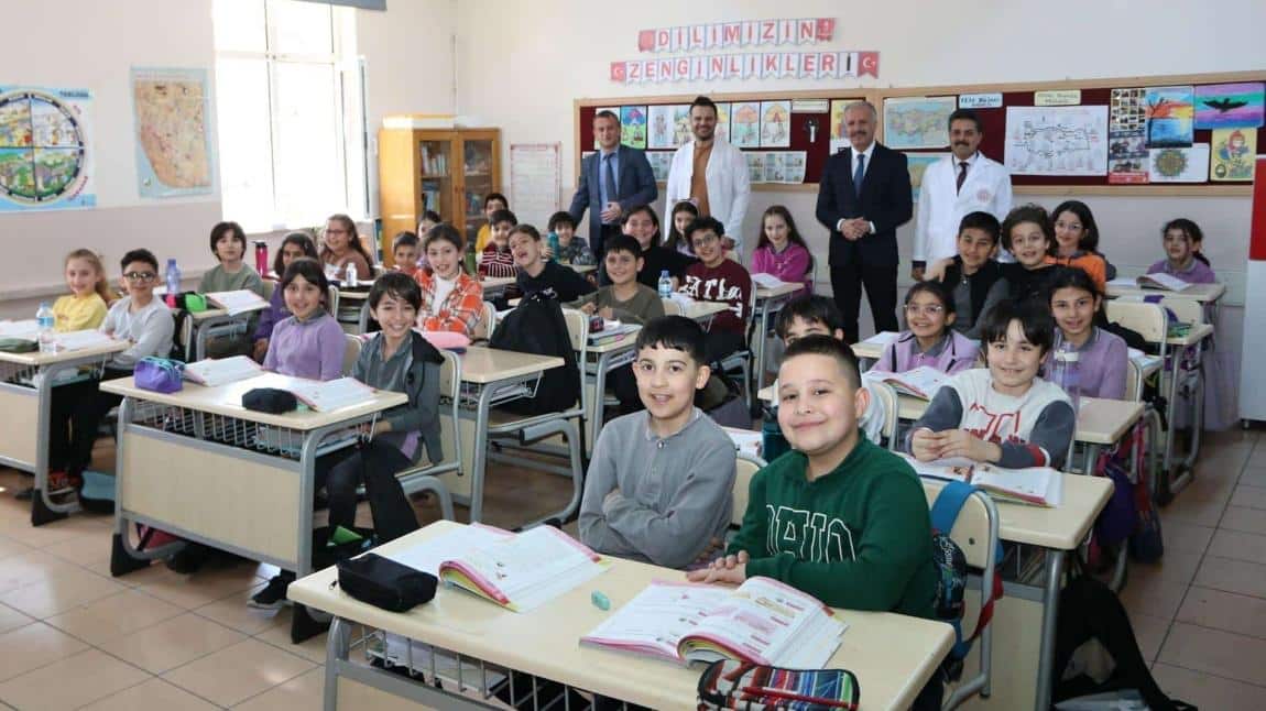Millî Eğitim Müdürümüz Necati Yener ve Şube Müdürümüz İbrahim Demir okulumuzu ziyaret etti.
